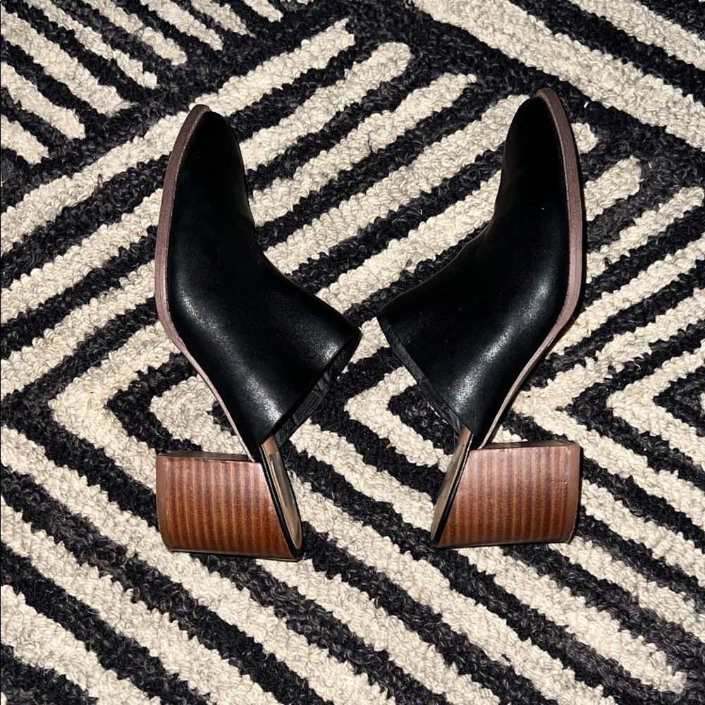 DV by Dolce Vita Women’s Black Leather Slip-Ons - Picture 5 of 5